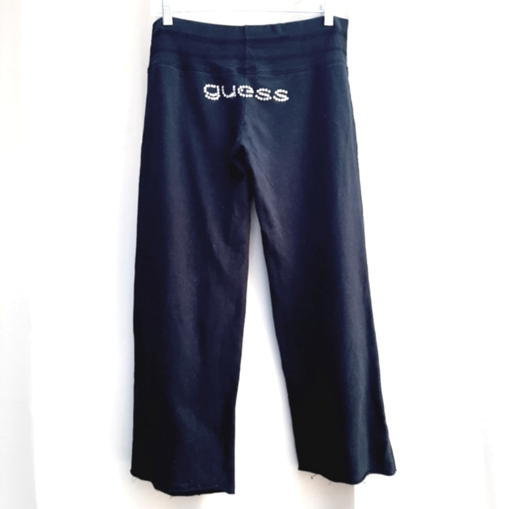 🛍 GUESS🛍 capri sweats with Rhinestones on the rear 🥳. Fantastic cond 🥳